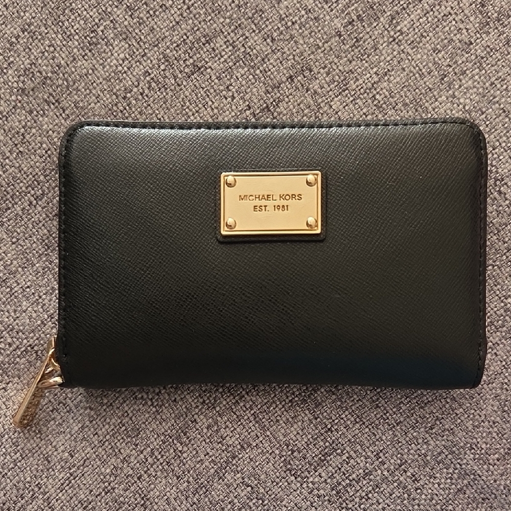 NWOT Michael Kors Black Wristlet Wallet w Gold Hardware